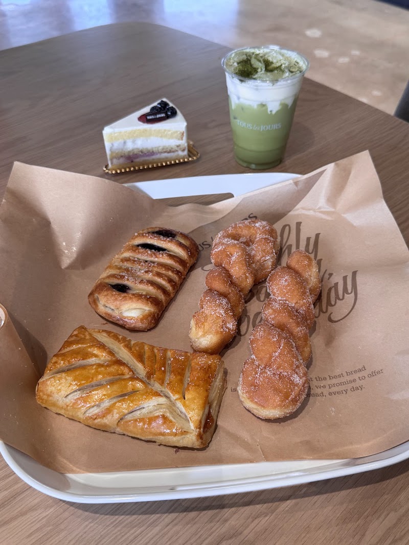 Tous Les Jours Bakery & Cafe