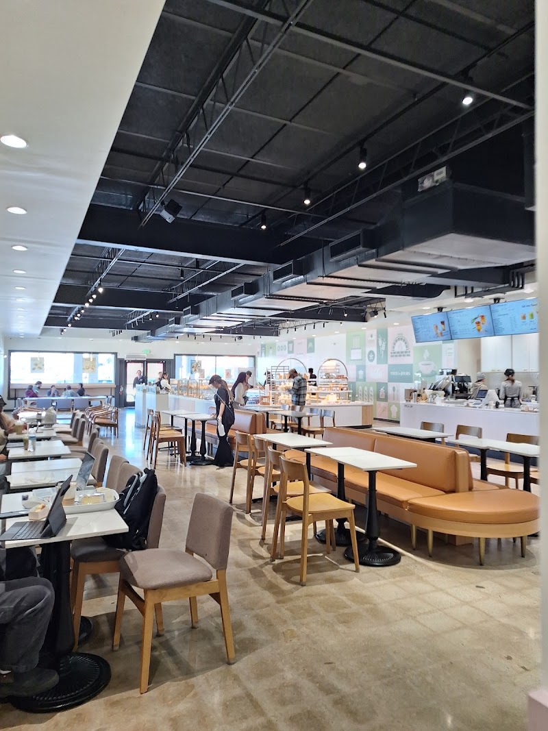 Tous Les Jours Bakery & Cafe